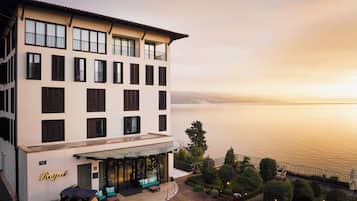 Boendets fasad - kväll/natt