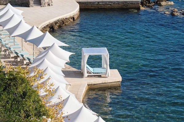 Spiaggia privata, lettini da mare, ombrelloni, teli da spiaggia