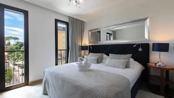 Deluxe Double or Twin Room, Garden View | Minibar, in-room safe, desk, cribs/infant beds