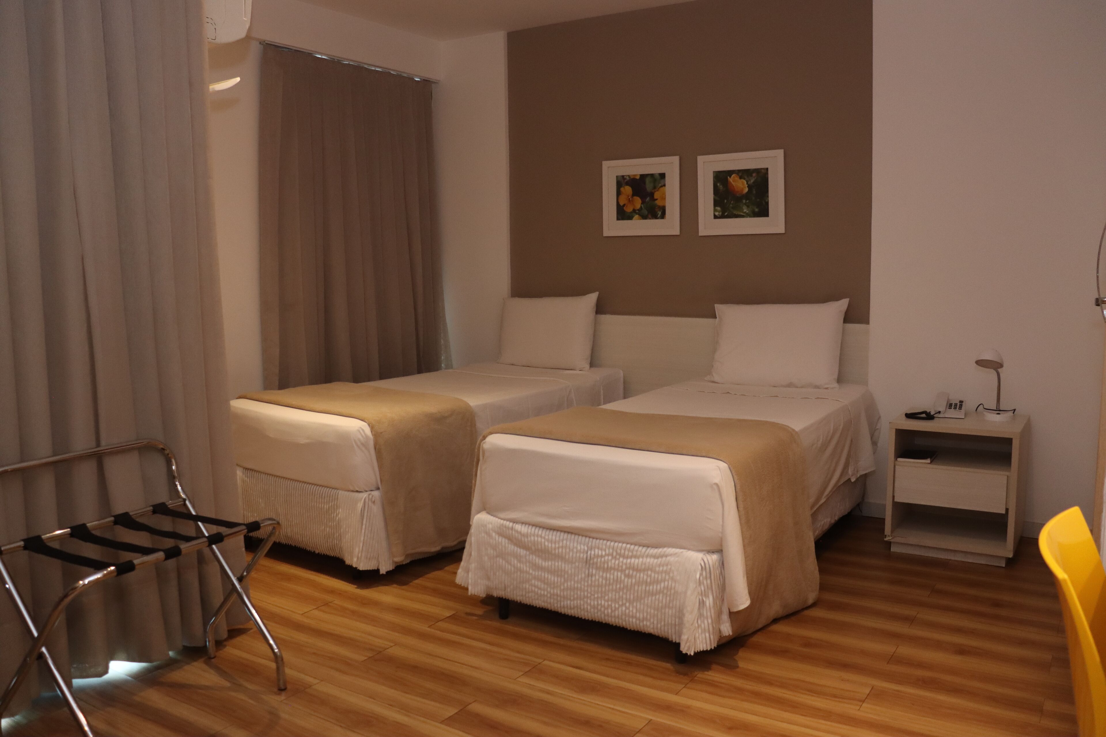 Standard Twin Room | Individually decorated, individually furnished, desk, laptop workspace