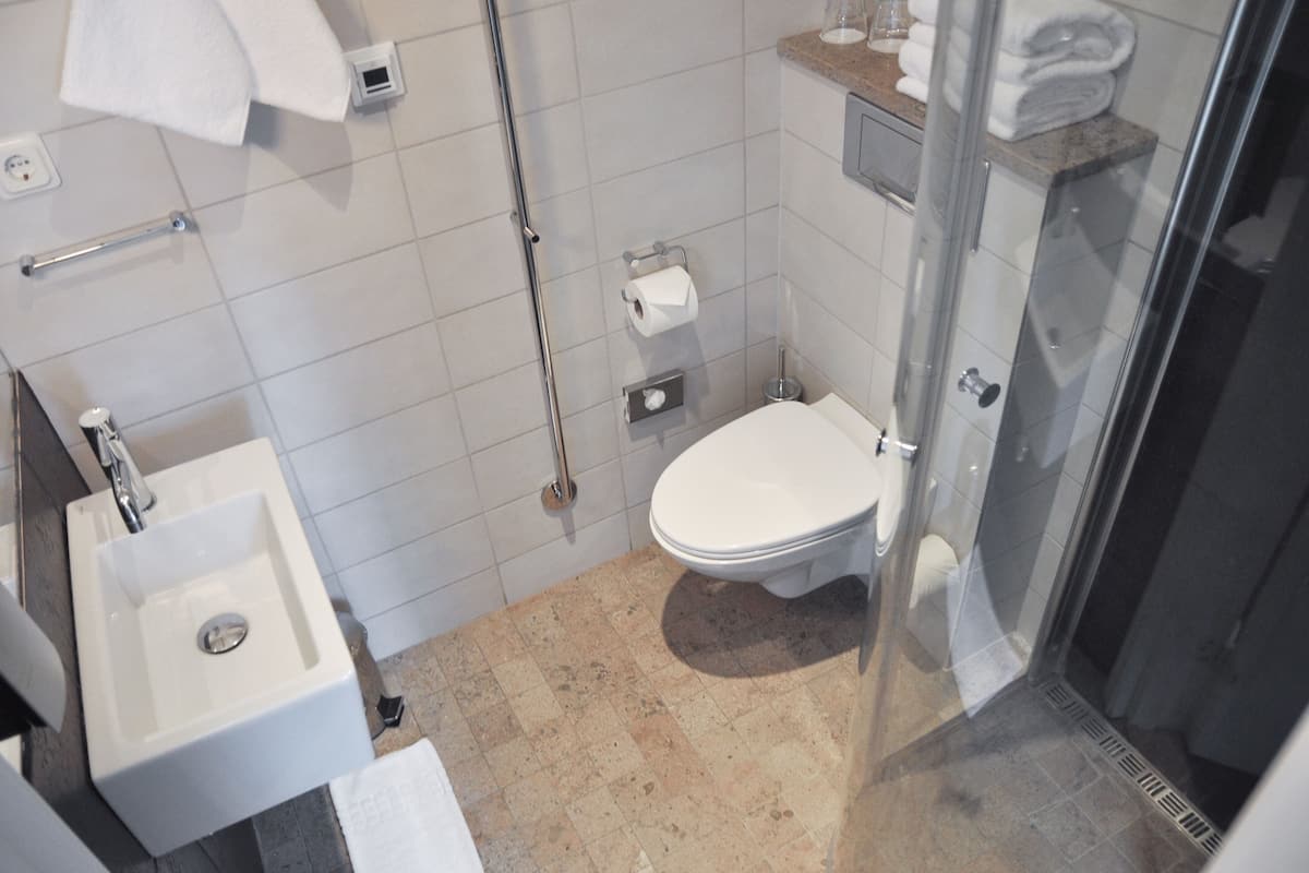 double or twin room (superior corner) | bathroom | hair dryer, towels