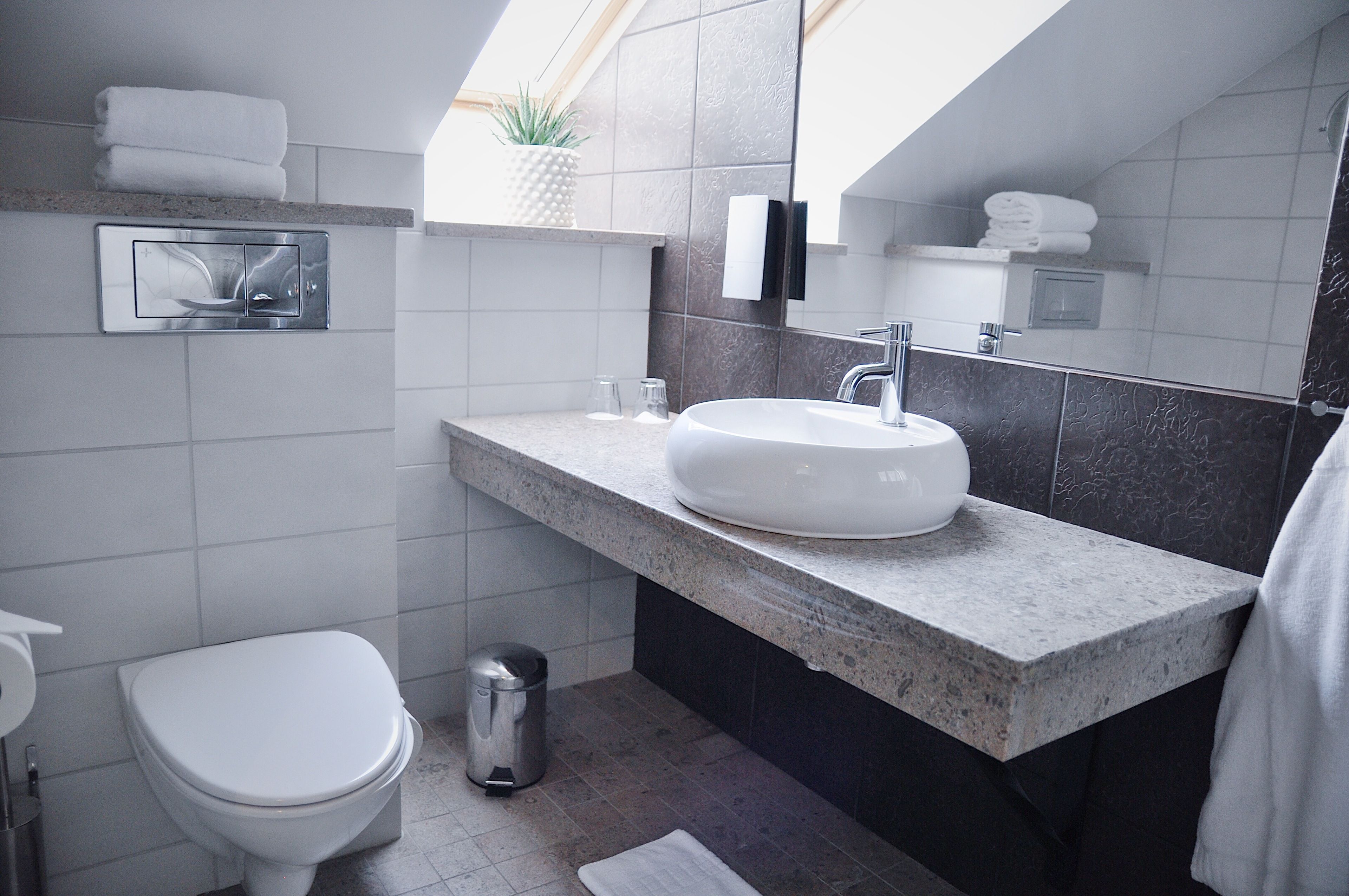 deluxe double room | bathroom | hair dryer, towels