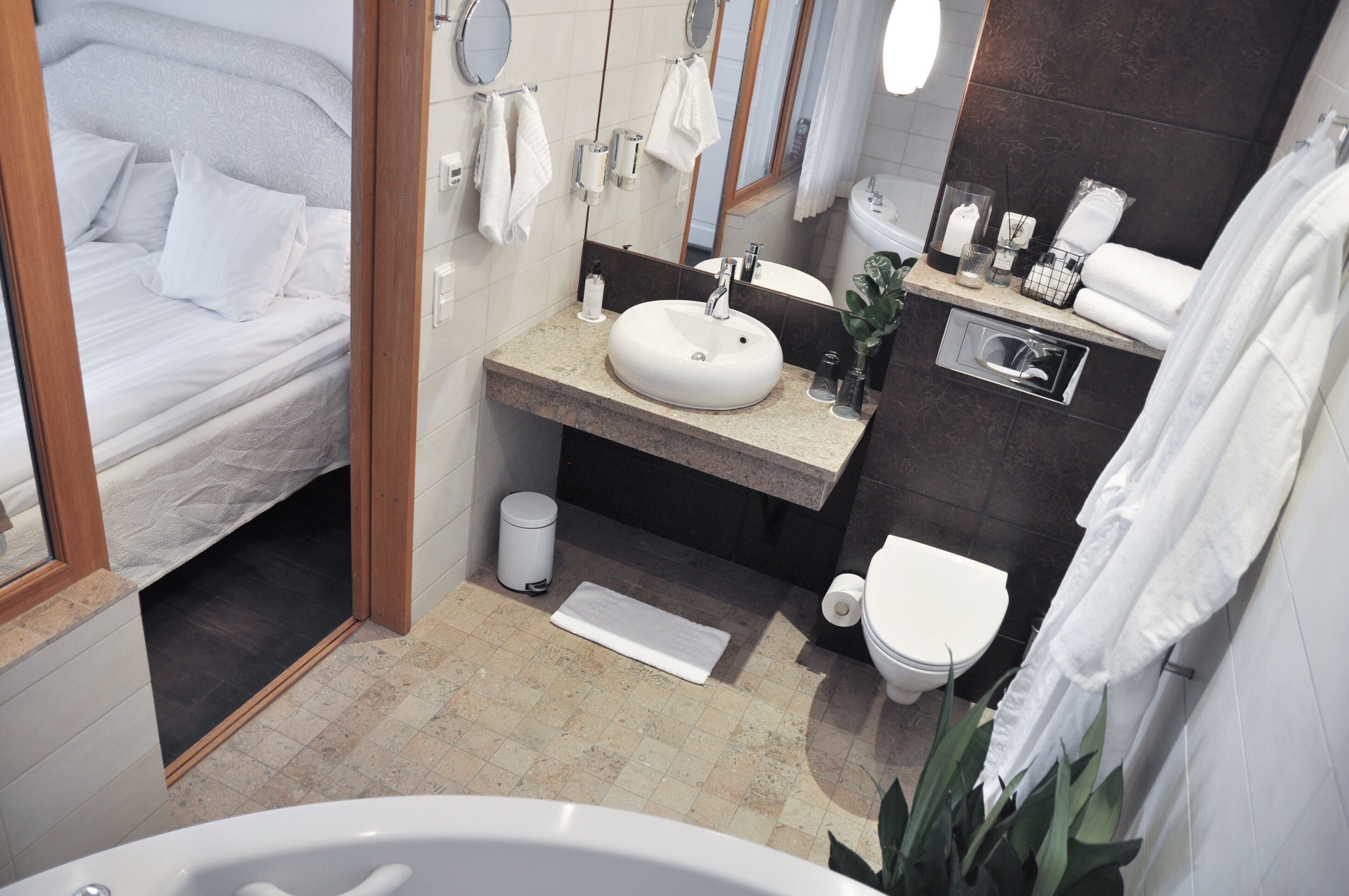 junior suite | bathroom | hair dryer, towels
