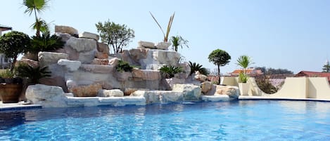 Outdoor pool, pool umbrellas, sun loungers