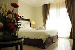 Suite - 1 soveværelse | Skrivebord, mørklægningsgardiner, ekstra senge (tillægsgebyr), sengetøj