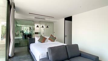 Suite, Hot Tub, Sea View | Free WiFi, bed sheets