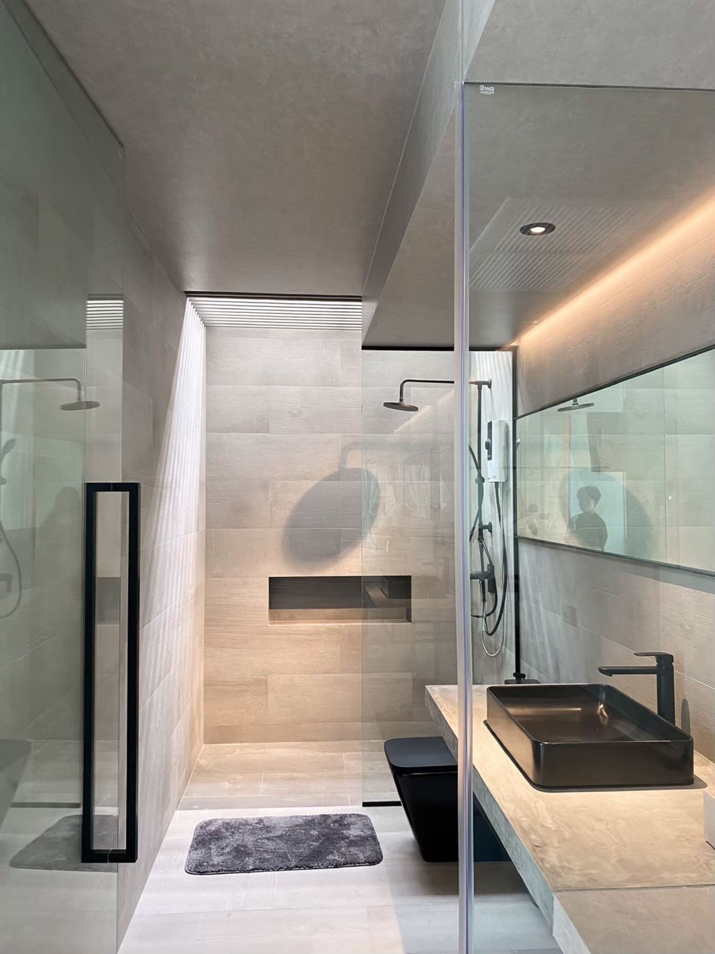 Suite, Hot Tub, Sea View | Bathroom | Shower, free toiletries, hair dryer, towels