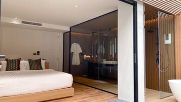 Suite, Hot Tub, Sea View | Free WiFi, bed sheets