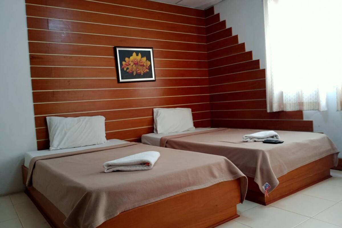 standard twin room, 2 single beds | desk, rollaway beds, free wifi, bed sheets