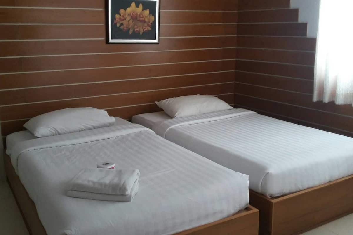 desk, rollaway beds, free wifi, bed sheets