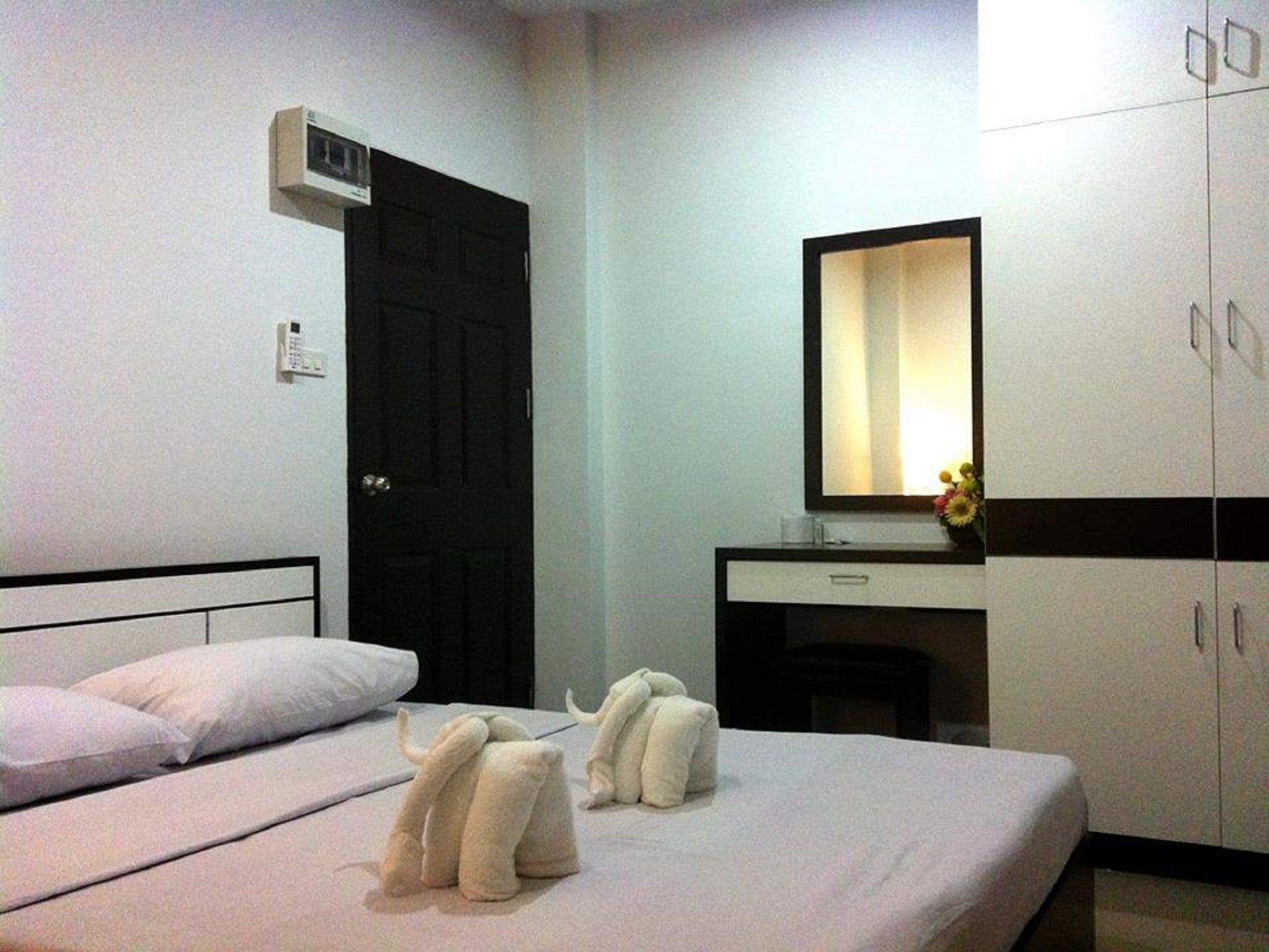 standard room | desk, rollaway beds, free wifi, bed sheets