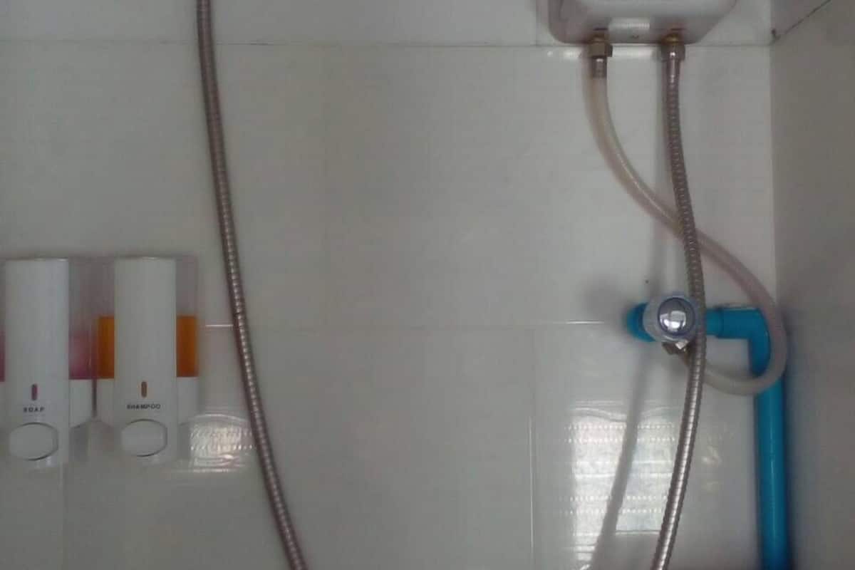 standard room | bathroom | shower, free toiletries, towels