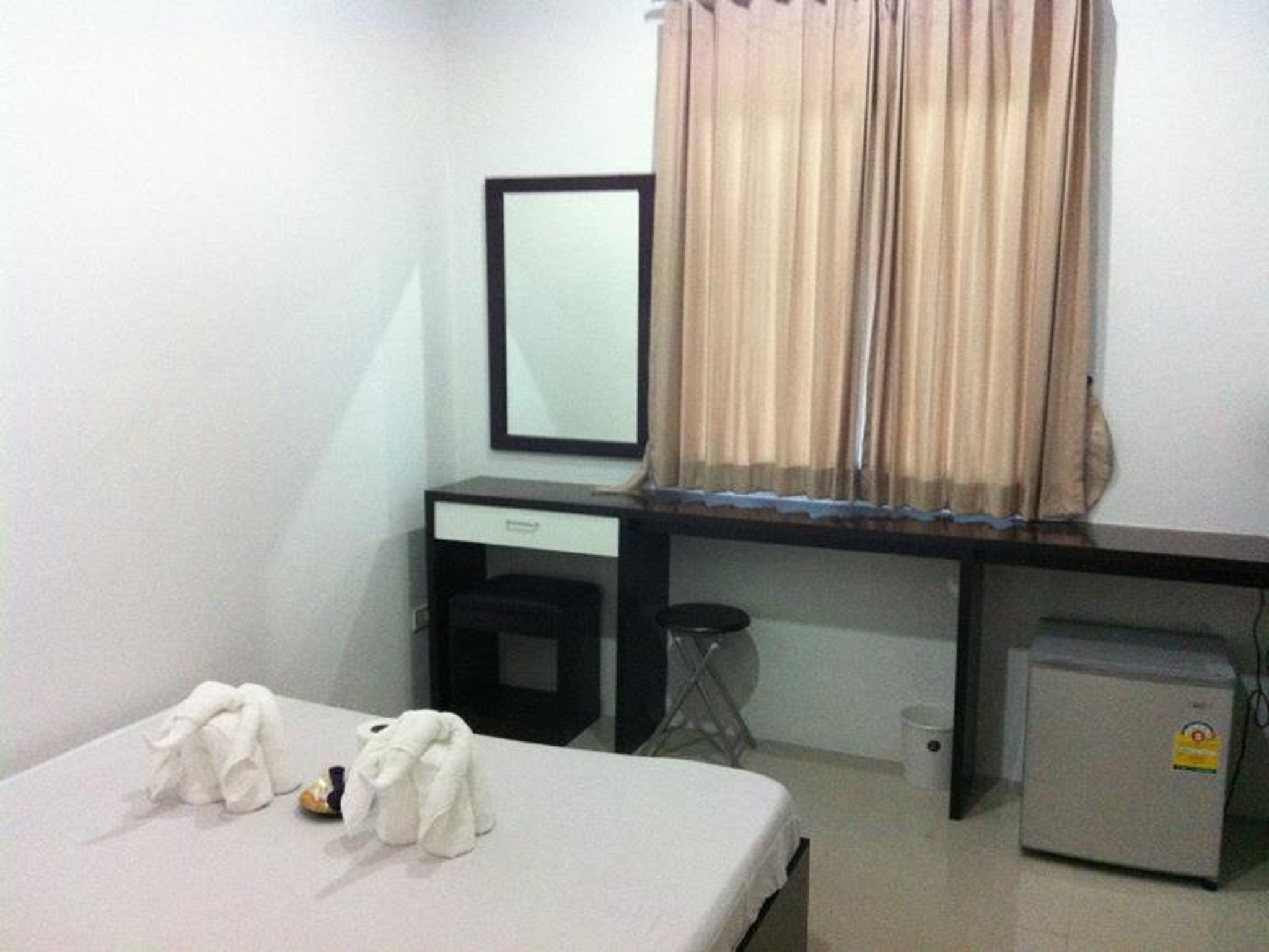 standard room | desk, rollaway beds, free wifi, bed sheets