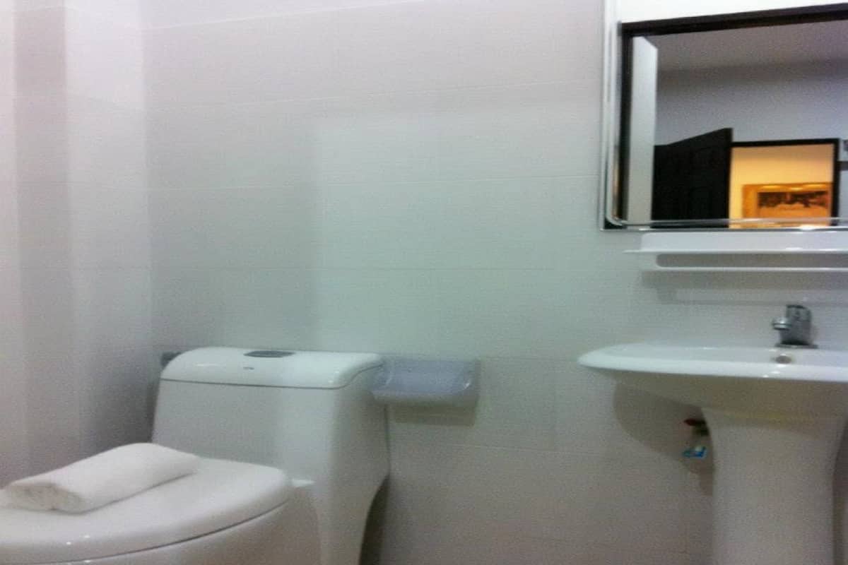 standard room | desk, rollaway beds, free wifi, bed sheets