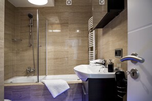 Apartment, 1 Bedroom | Bathroom - The Queen Luxury Apartments - Villa Marilyn (Luxembourg City)