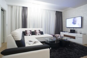 Apartment, 1 Bedroom | Living room