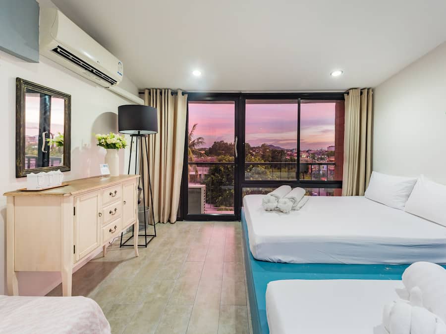 Quarto triplo básico | Individualmente decorados, cortinas blackout, Wi-Fi de cortesia