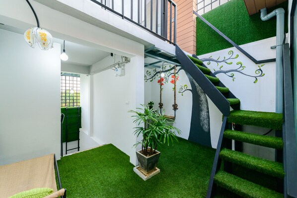 Basic Triple Room | Terrace/patio - Eco Hostel Phuket (Phuket)