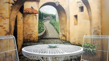 Family Room | Terrace/patio