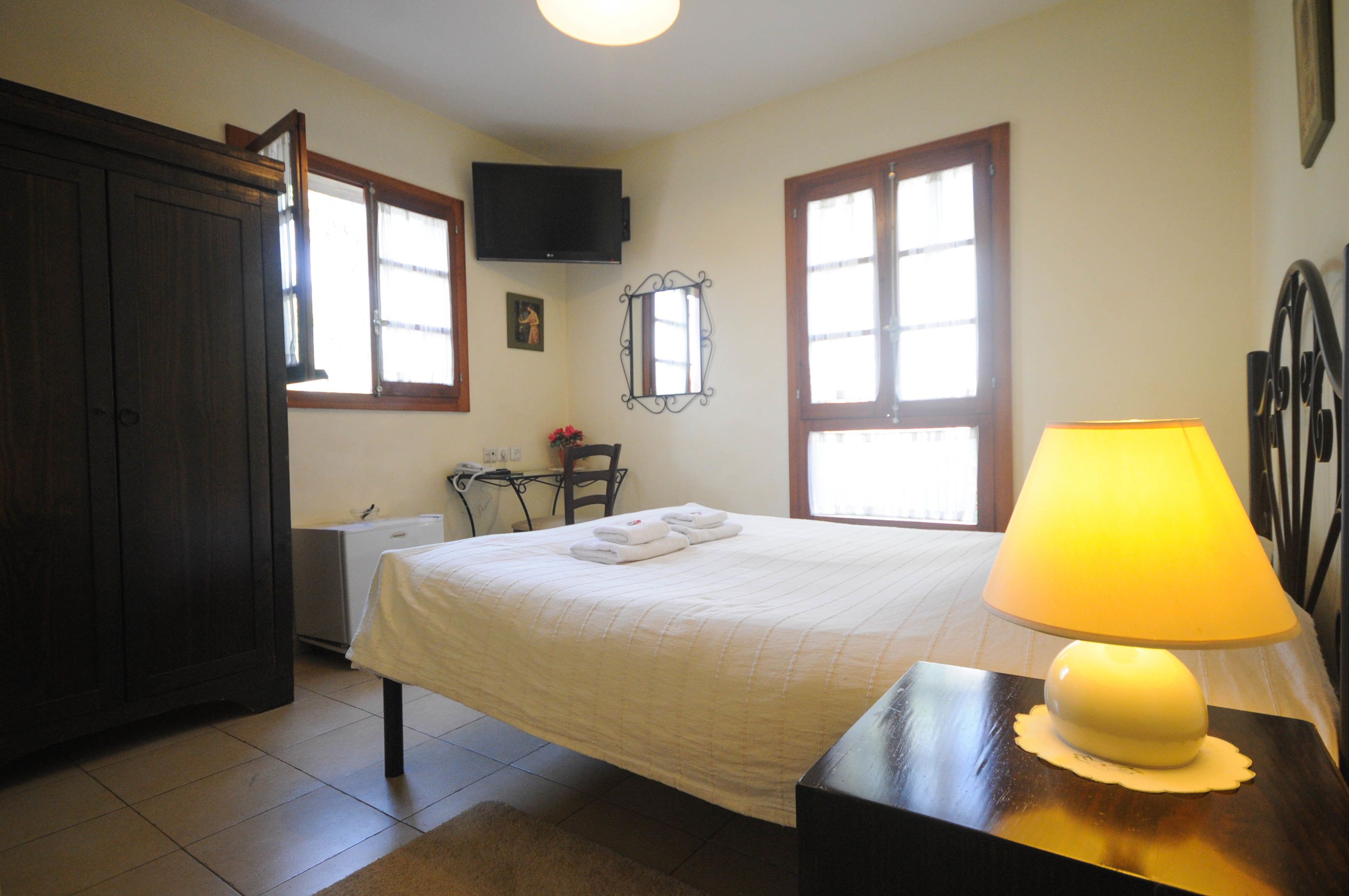 double room | minibar, desk, cots/infant beds, rollaway beds