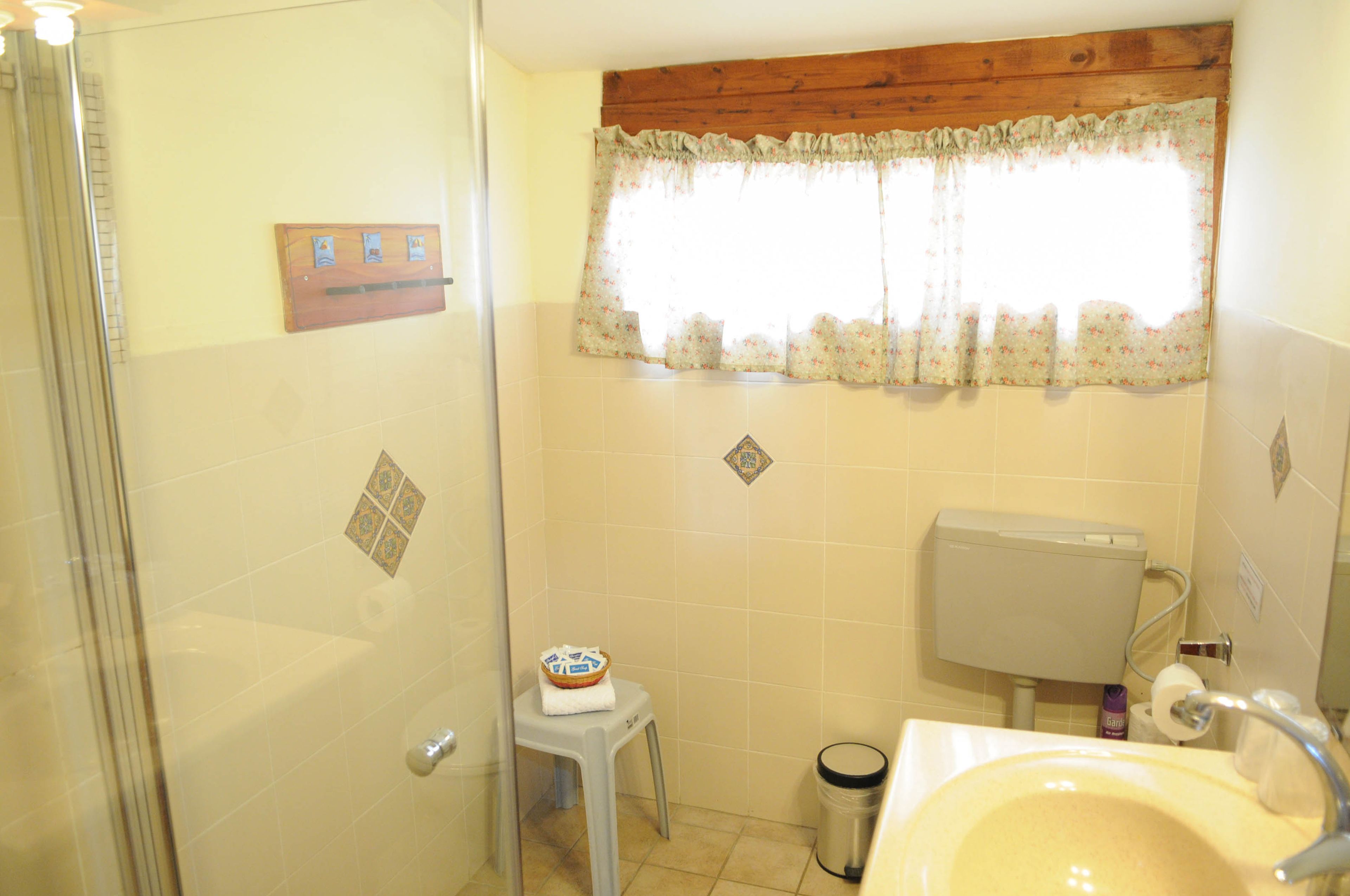 apartment, 2 bedrooms | bathroom | free toiletries, hair dryer, towels