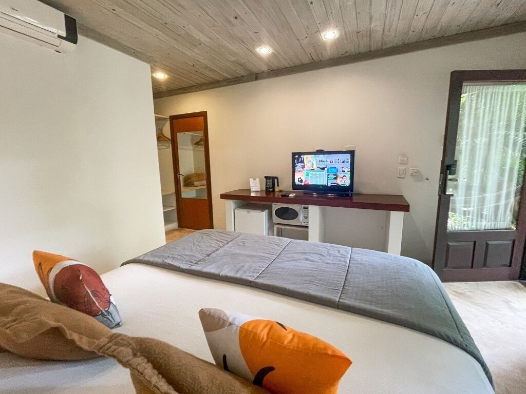 Quarto casal ou duplo básico, 1 quarto | Roupas de cama premium, frigobar, cofres nos quartos