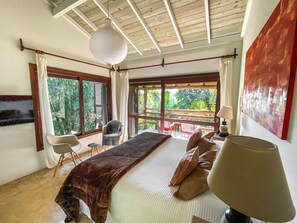 Luxury Suite | Premium bedding, minibar, in-room safe, iron/ironing board - Pousada Morada da Praia do Rosa (Imbituba)