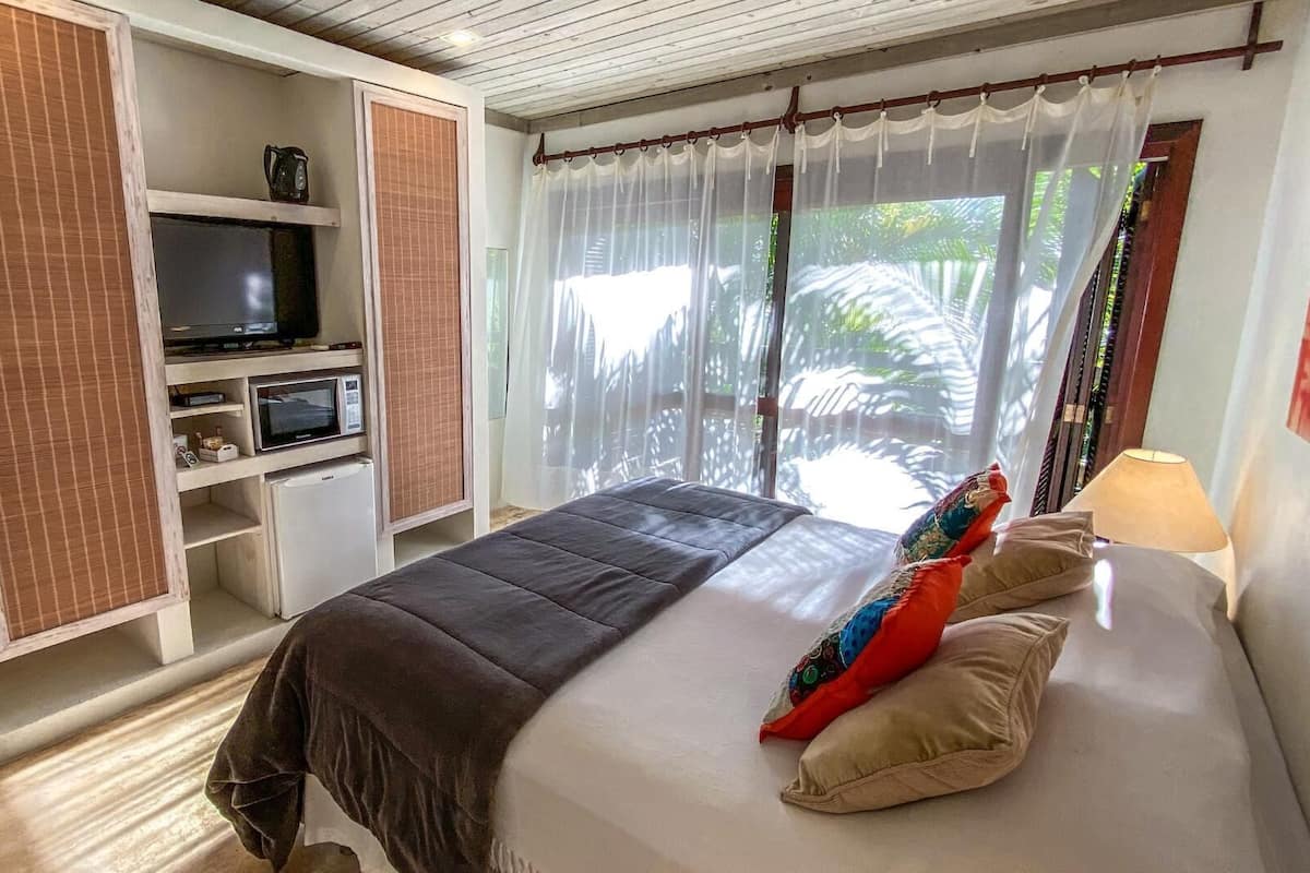 Premium bedding, minibar, in-room safe, iron/ironing board