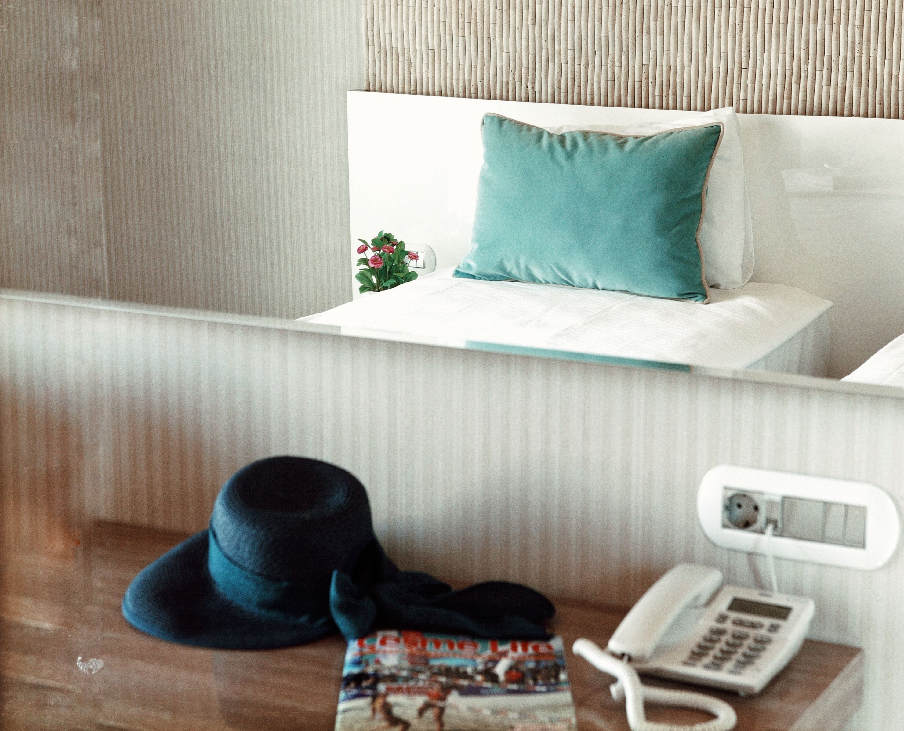 room, pool view, corner | in-room dining