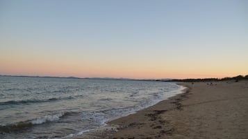 Una spiaggia nelle vicinanze