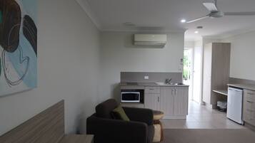 Estudio ejecutivo (Self Contained) | Ropa de cama de alta calidad y escritorio