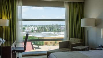 Suite, 1 King Bed | 1 bedroom, minibar, in-room safe, desk