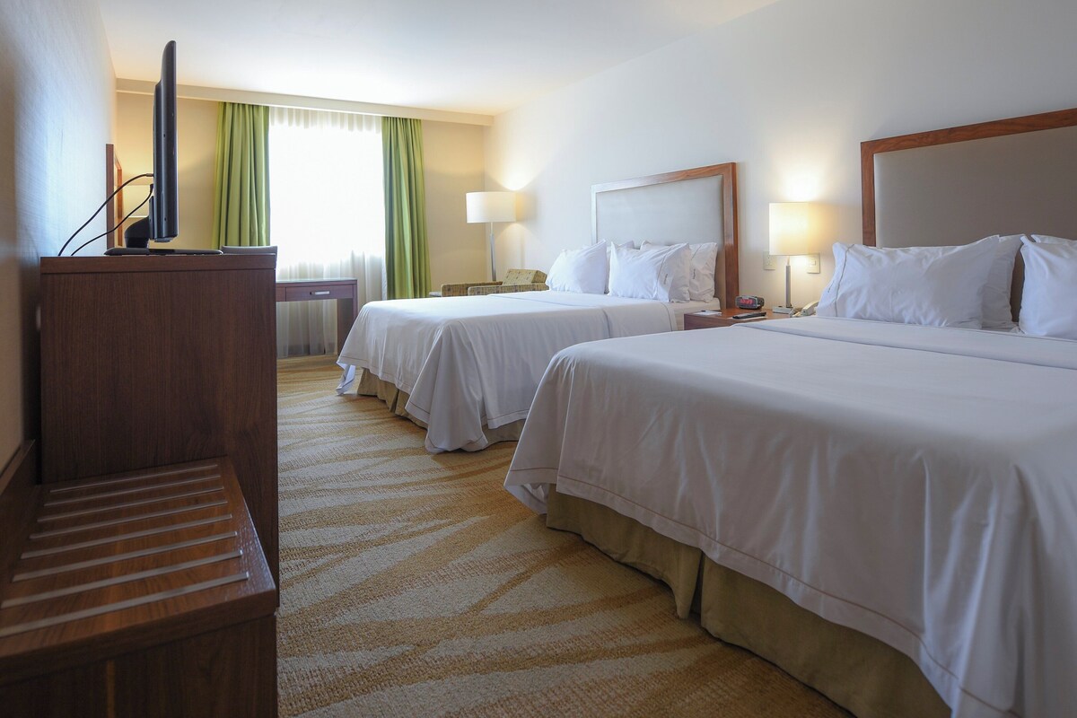 Standard Room, 2 Queen Beds | 1 bedroom, minibar, in-room safe, desk