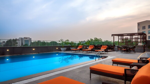 Outdoor pool, pool loungers