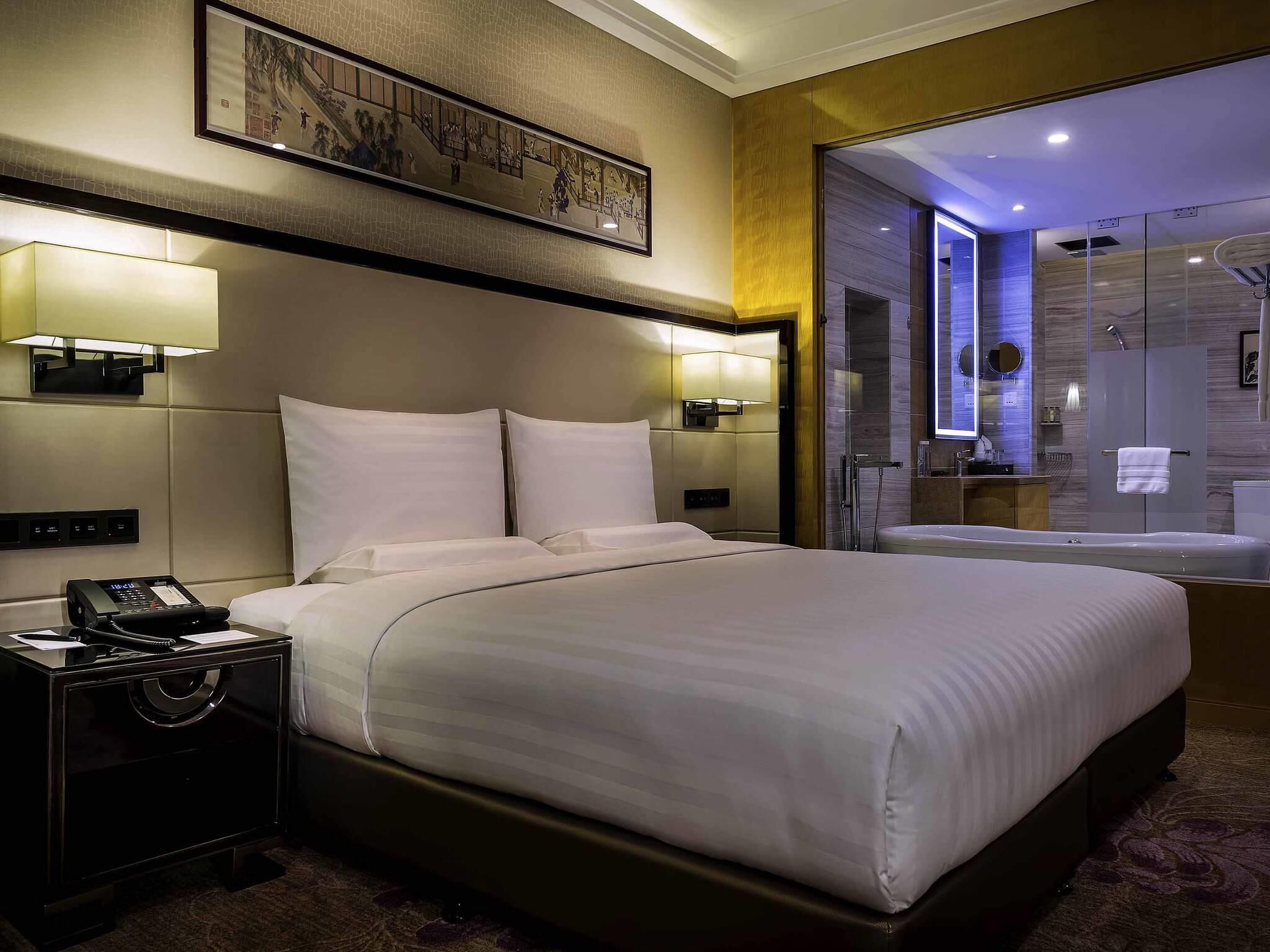 Deluxe Room, 1 King Bed