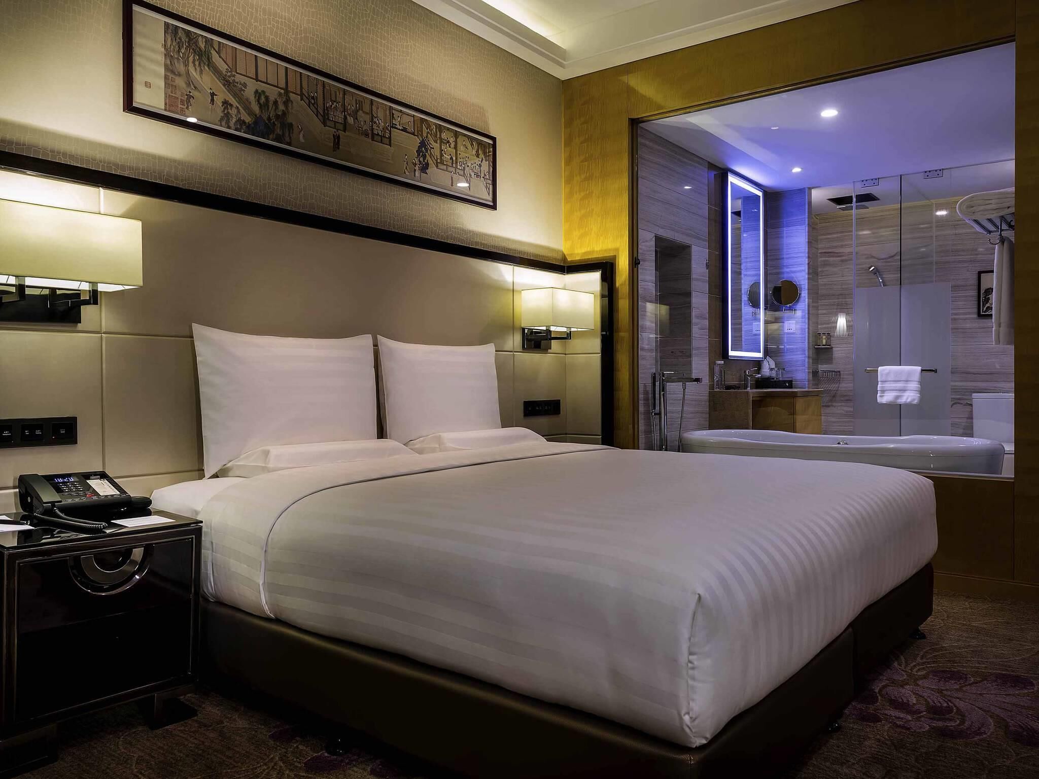 Minibar, in-room safe, desk, iron/ironing board