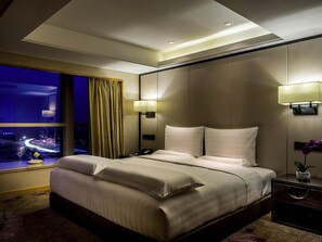 Minibar, in-room safe, desk, iron/ironing board - Pullman Qingdao Ziyue (Qingdao)