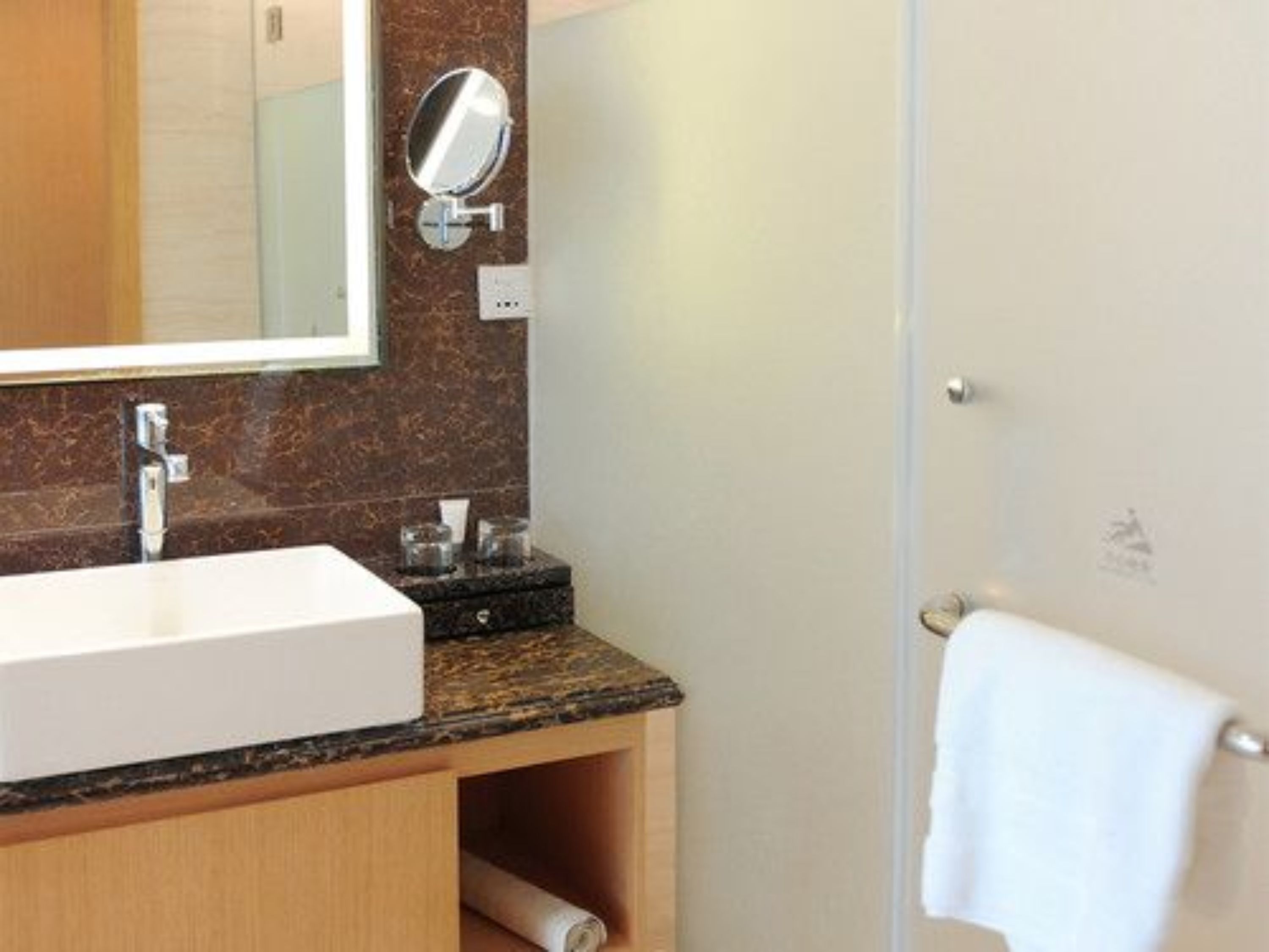 minibar, in-room safe, desk, iron/ironing board