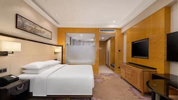 Minibar, in-room safe, desk, iron/ironing board