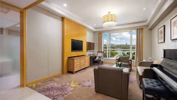 Minibar, in-room safe, desk, iron/ironing board