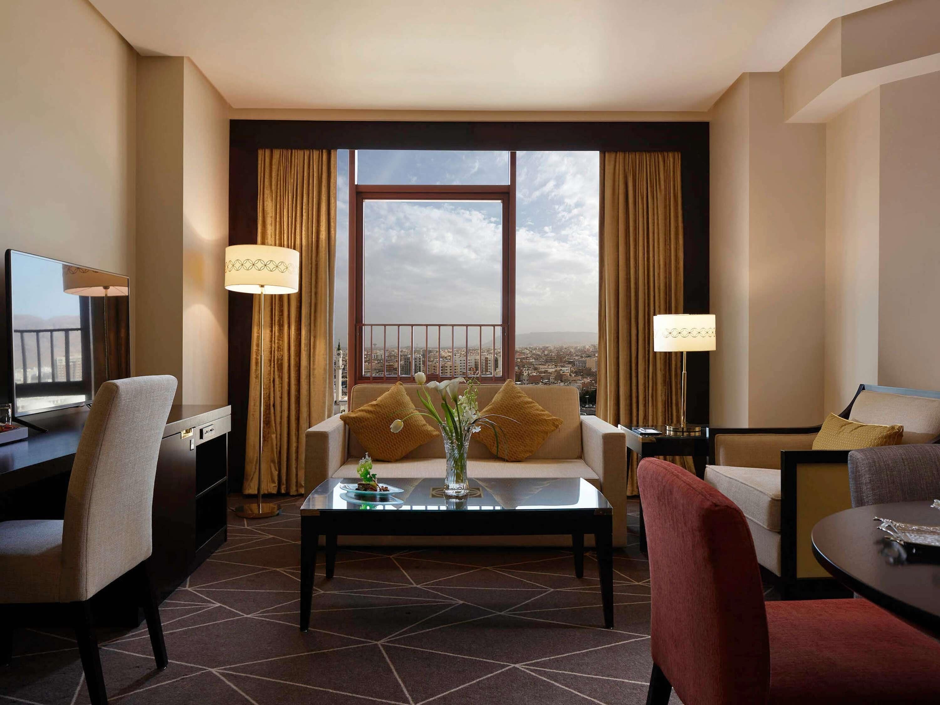 Premium bedding, in-room safe, desk, laptop workspace