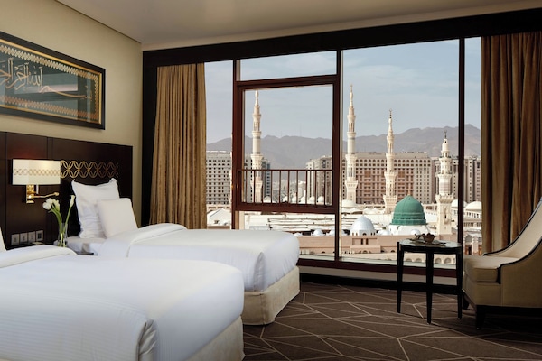 Deluxe-huone, 2 yhden hengen sänkyä (Panoramic Haram View) | 1 makuuhuone, ylelliset vuodevaatteet, tallelokero huoneessa, työpöytä