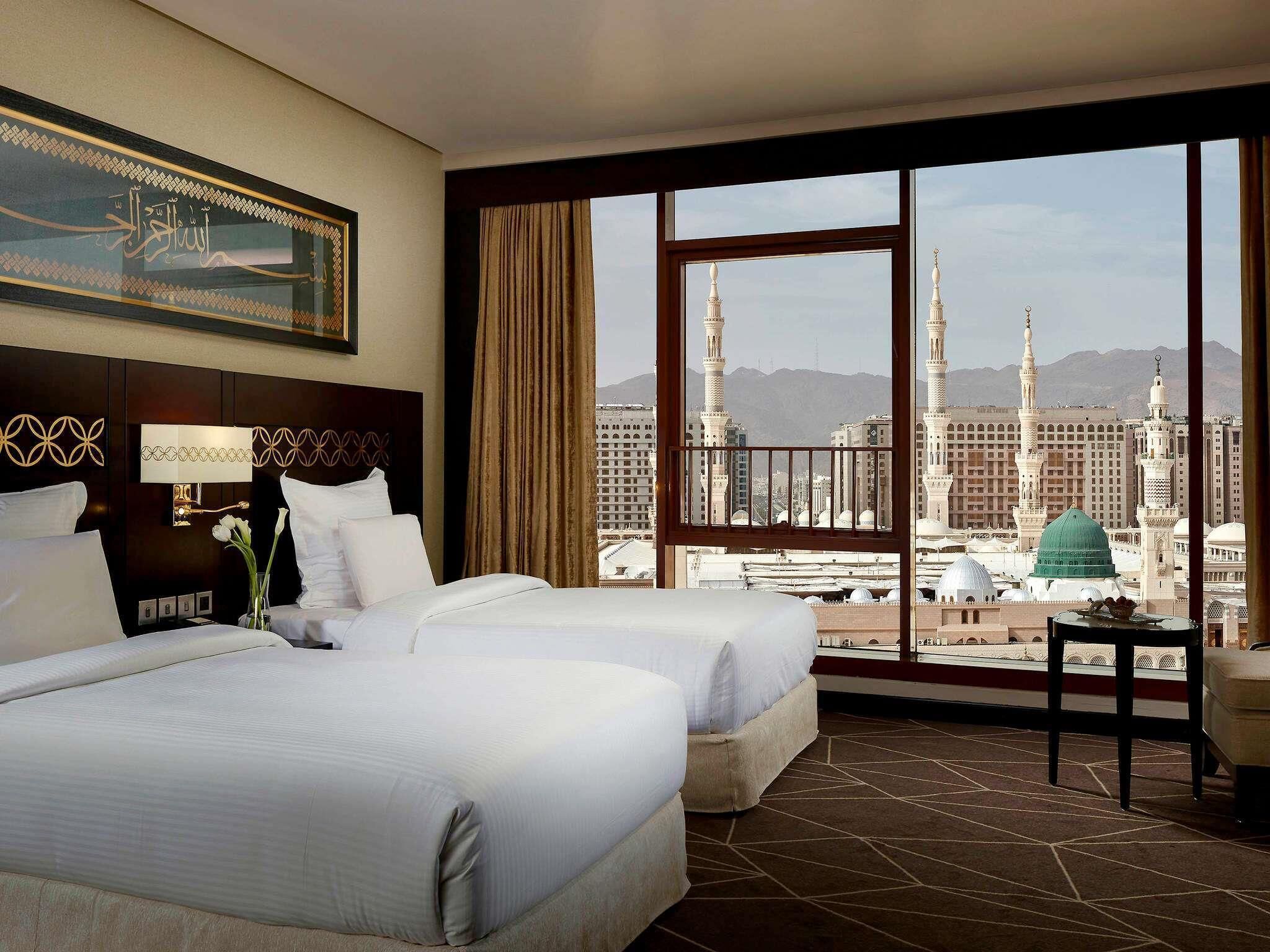 Chambre Deluxe, 2 lits une place (Panoramic Haram View) | Literie de qualité supérieure, coffres-forts dans les chambres, bureau