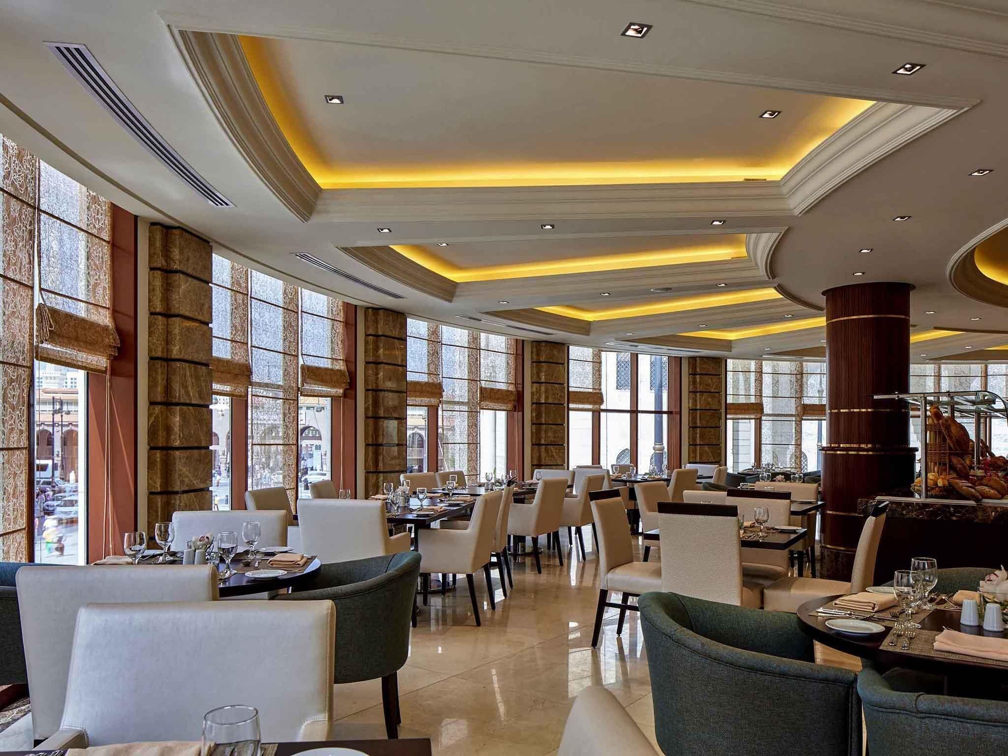 4 restaurants; breakfast, lunch and dinner served 