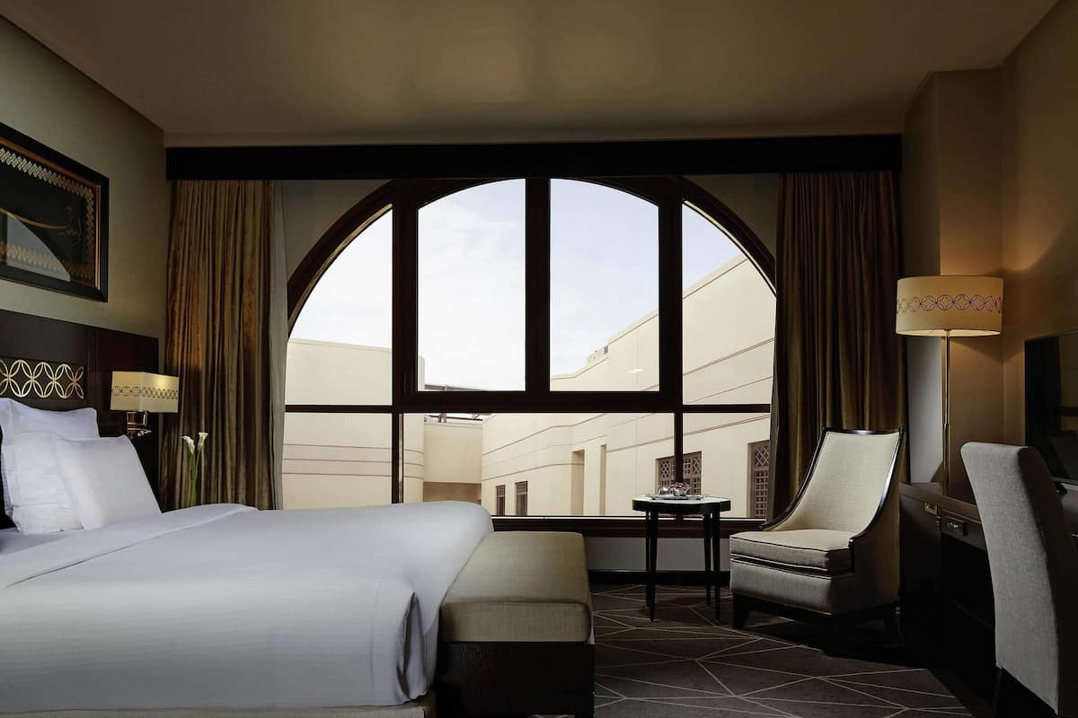 Premium bedding, in-room safe, desk, laptop workspace