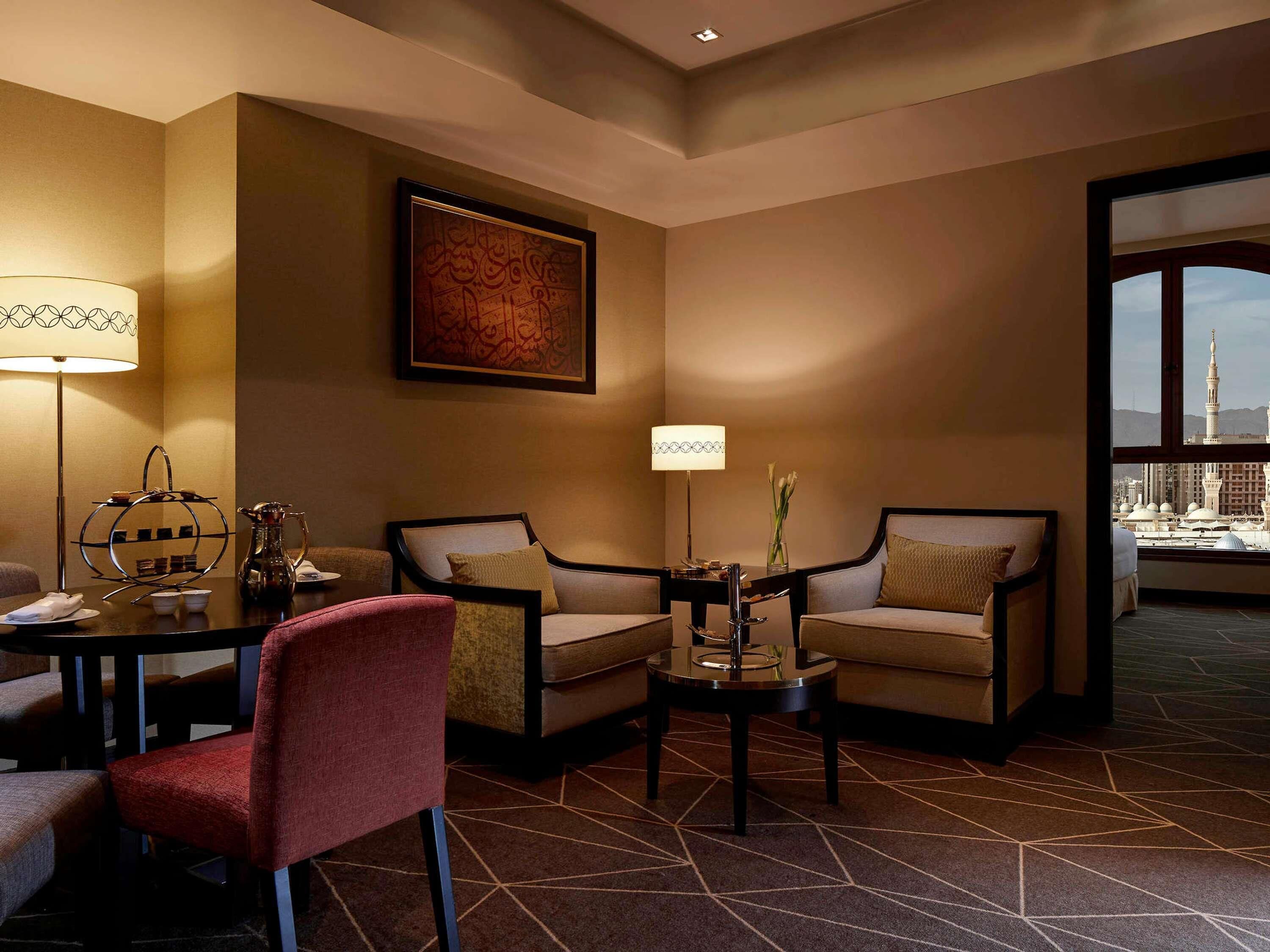 Premium bedding, in-room safe, desk, laptop workspace