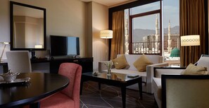 Junior-suite - 1 soveværelse (Panoramic Haram View) | 1 soveværelse, premium-sengetøj, pengeskab på værelset, skrivebord