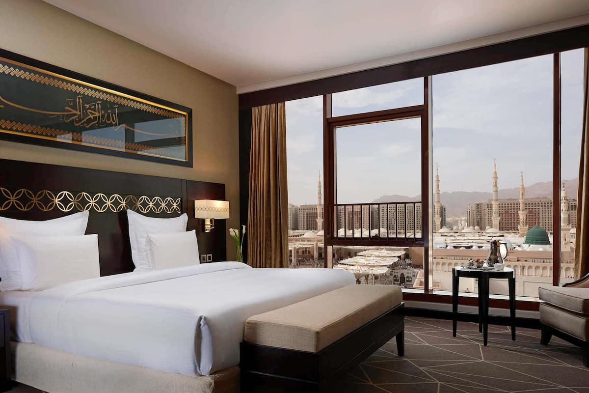 Premium bedding, in-room safe, desk, laptop workspace