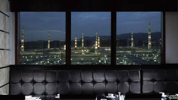 4 Restaurants, Frühstück, Mittagessen, Abendessen, internationale Küche