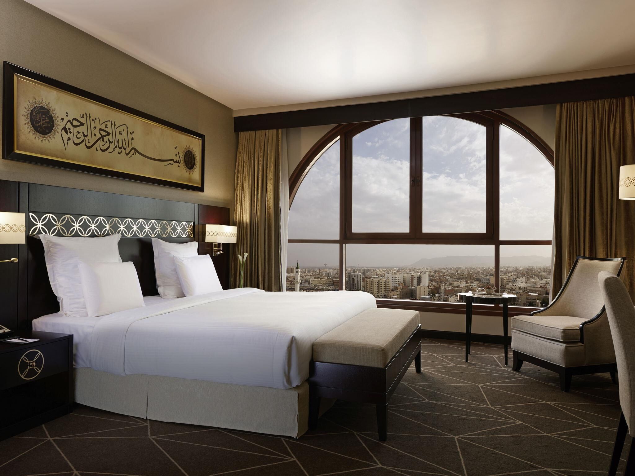 Premium bedding, in-room safe, desk, laptop workspace